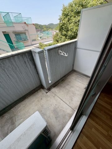 物件内観写真8　(外からの目が気にならないバルコニーで洗濯物が干せます)