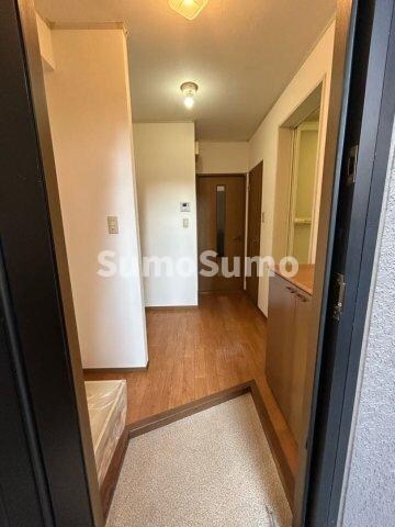 物件内観写真4　(落ち着いた玄関です)