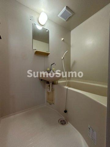 物件内観写真8　(日々の疲れを癒すお風呂付です)