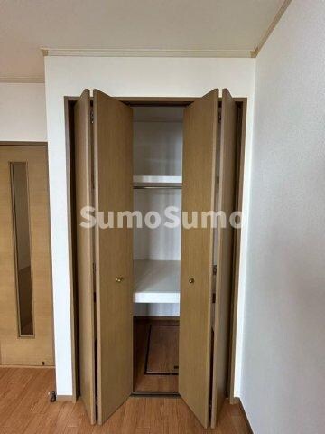 物件内観写真11　(大きなスペースがあり、収納には困りません)