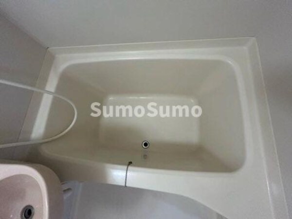 浴室(コンパクトで使いやすいお風呂です)