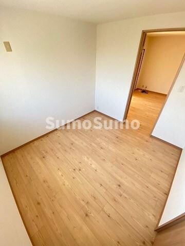 物件内観写真8　(きれいな洋室です)