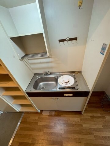 物件内観写真4　(コンパクトなキッチンで掃除もラクラク)