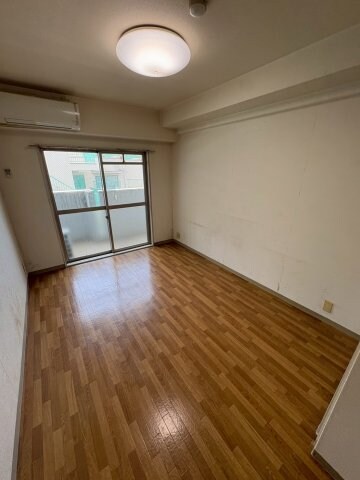 物件内観写真6　(使いやすい居間です)