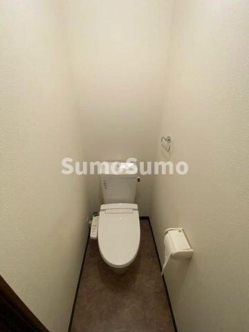 物件内観写真6　(ゆったりとした空間のトイレです)