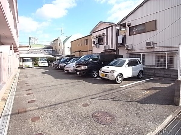 駐車場(駐車スペースもあります)