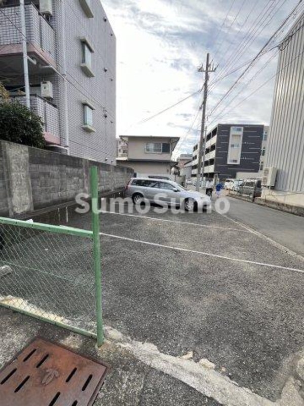 駐車場(駐車場があるので、車を買う予定の方も安心です)