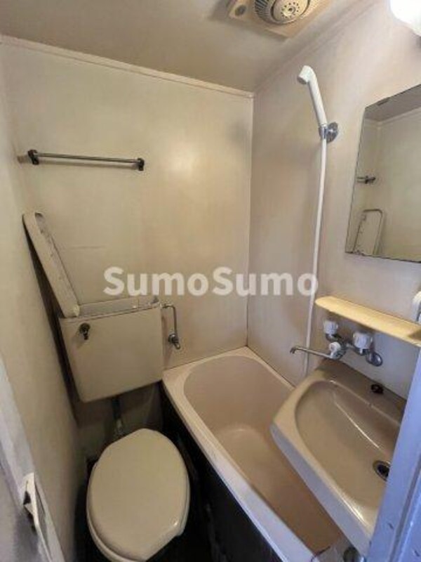 トイレ(落ち着いた色調のトイレです)