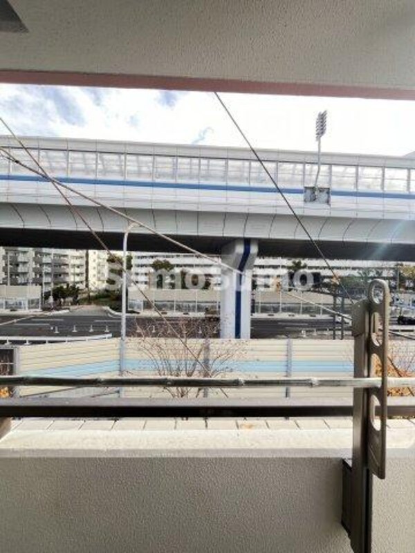 バルコニー(広々としたバルコニーです)