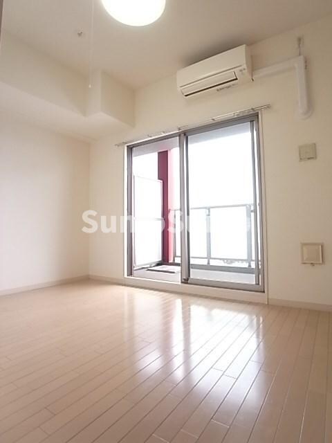 物件内観写真18　(こちらのリビングで趣味の時間をお楽しみください)