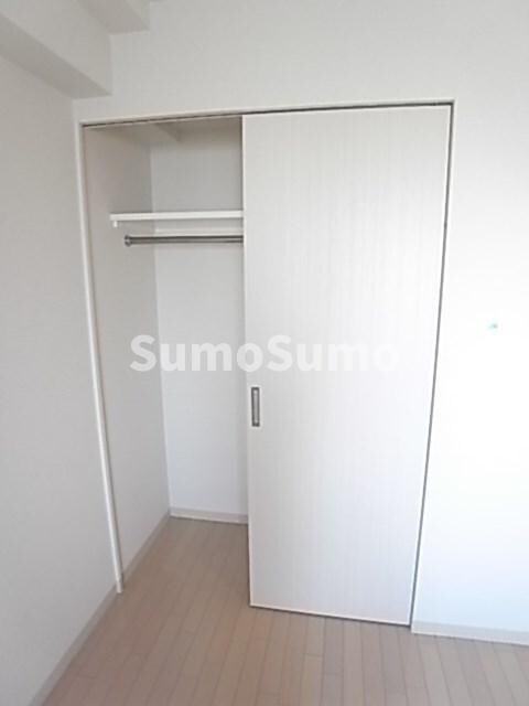 物件内観写真23　(たっぷりとした収納スペースです)