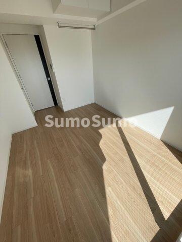 物件内観写真6　(開放的な寝室です)