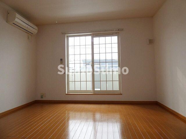 物件内観写真5　(おしゃれな居間です)