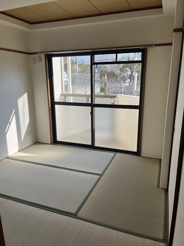 寝室(落ち着いた色調の寝室です)