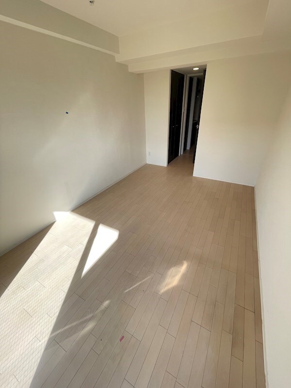 寝室(落ち着いて過ごせるお部屋なので、寝室にいかがでしょうか)