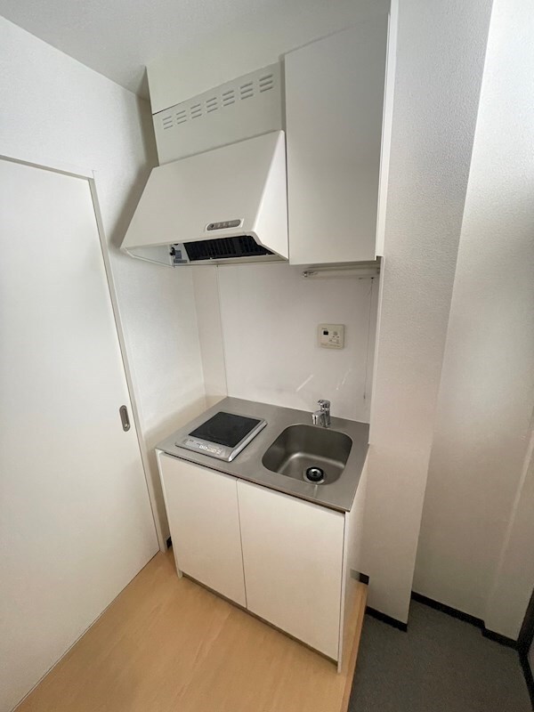 物件内観写真5　(コンパクトなキッチンで掃除もラクラク)