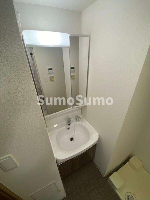 独立洗面台(独立洗面台で身支度をすべて済ませてしまいましょう)