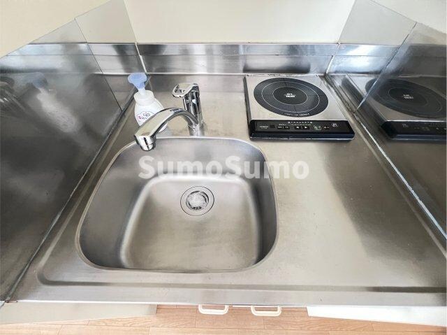 物件内観写真10　(コンパクトなキッチンで掃除もラクラク)