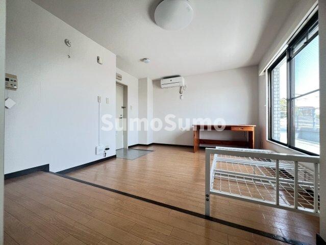 物件内観写真13　(使い勝手のいい寝室です)