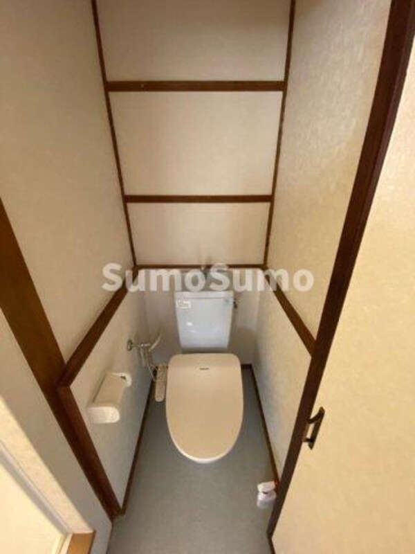 トイレ(コンパクトで使いやすいトイレです)