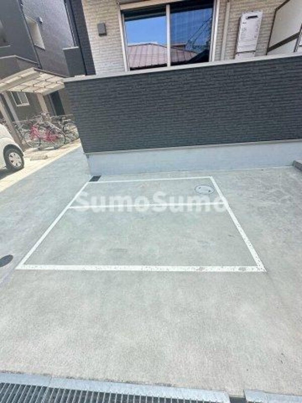駐車場(駐車場に車を止められます)