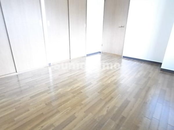 寝室(落ち着いて過ごせるお部屋なので、寝室にいかがでしょうか)