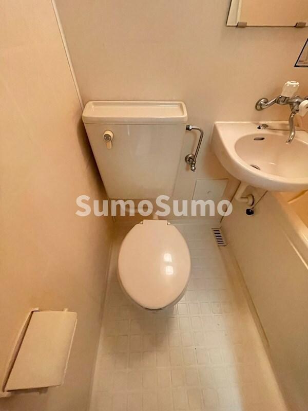 トイレ(落ち着いた色調のトイレです)
