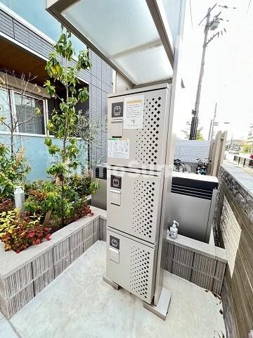 物件外観写真2　(便利な宅配ボックス完備♪)