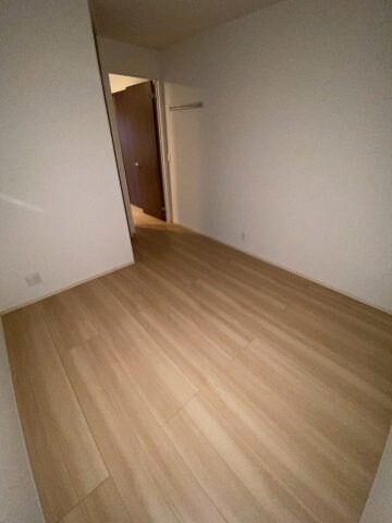 物件内観写真2　(ゆったり過ごせる居間です)