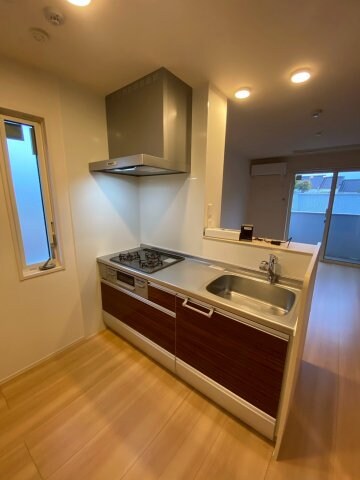 物件内観写真3　(コンパクトなキッチンで掃除もラクラク)