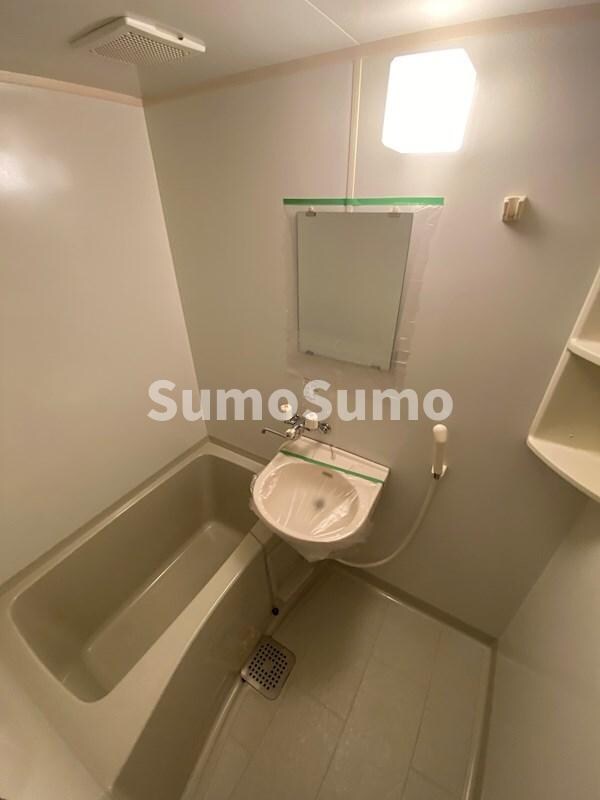 物件内観写真7　(日々の疲れを癒すお風呂付です)