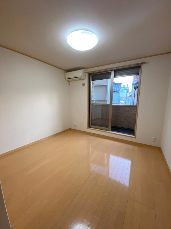 寝室(落ち着いて過ごせるお部屋なので、寝室にいかがでしょうか)