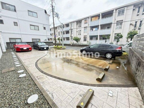 駐車場(駐車場です)