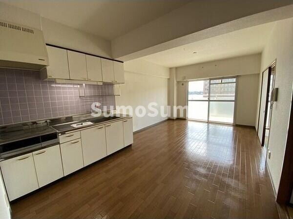 物件内観写真3　(使いやすいリビングです)