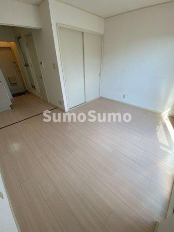 寝室(落ち着いて過ごせるお部屋なので、寝室にいかがでしょうか)