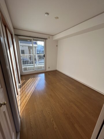 物件内観写真12　(ゆったりした洋室です)