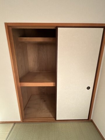 物件内観写真15　(たっぷりとした収納スペースです)