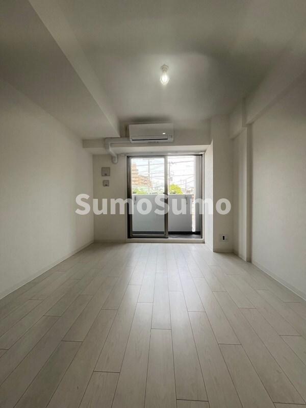 物件内観写真7　(ゆったりとしたリビングです)