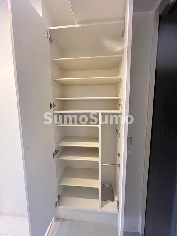 物件内観写真25　(収納豊富です)