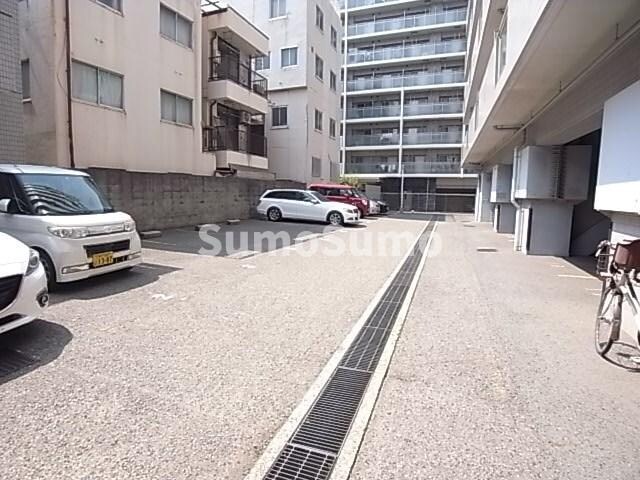 物件外観写真2　(駐車場完備です)