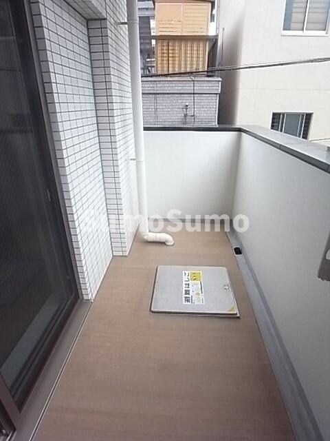 物件内観写真7　(開放的で明るい空間を演出してくれるバルコニーです)