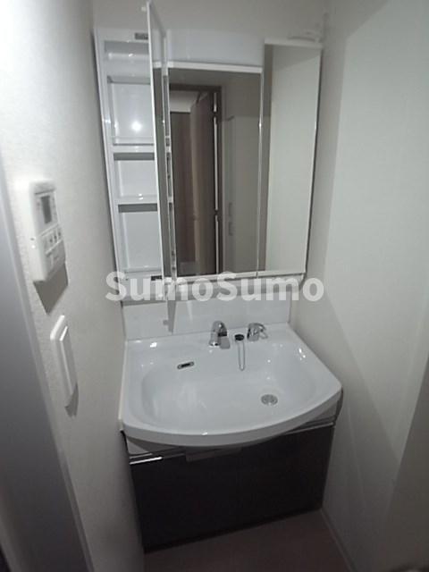 物件内観写真9　(コンパクトで使いやすい洗面所)