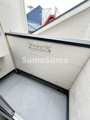 物件内観写真12　(開放的で明るい空間を演出してくれるバルコニーです)