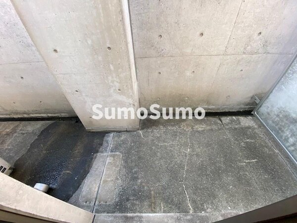 バルコニー(バルコニーからの眺めを楽しみながら食事をしませんか)