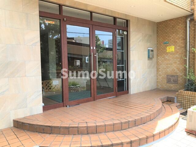 物件外観写真4　(令和４年６月エントランス改修… )