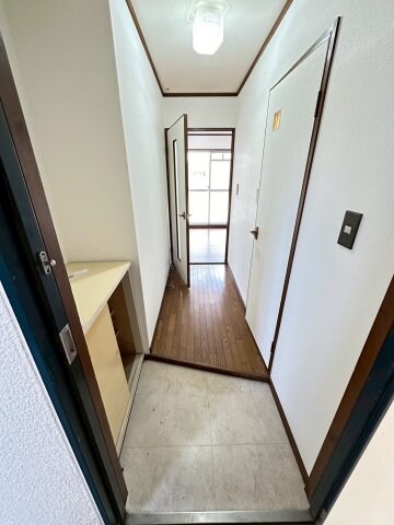 物件内観写真4　(シンプルで使いやすい玄関です)