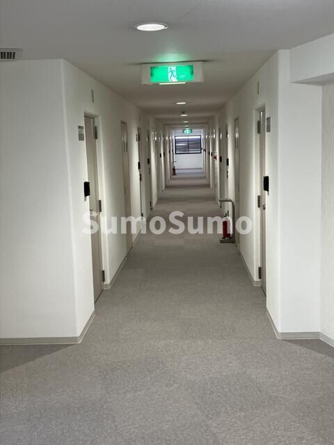 物件外観写真3　(ゆとりのあるロビーです)