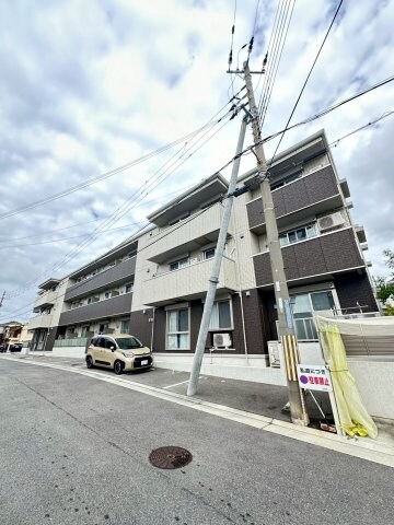 物件外観写真1　(おしゃれな外観です)