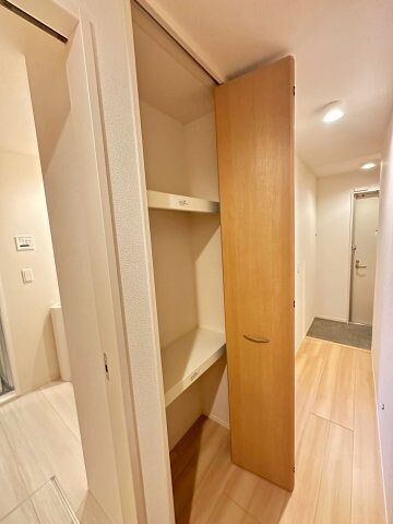 物件内観写真12　(収納豊富です)