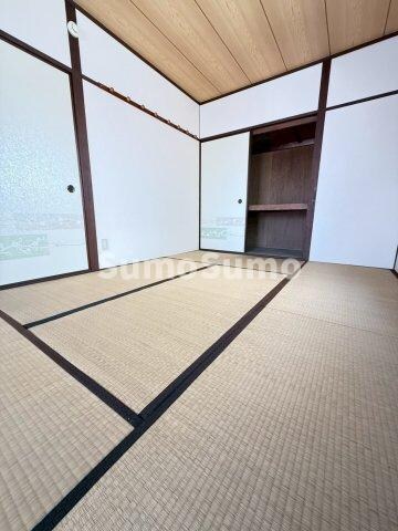 物件内観写真8　(落ち着いた雰囲気の和室付きです)